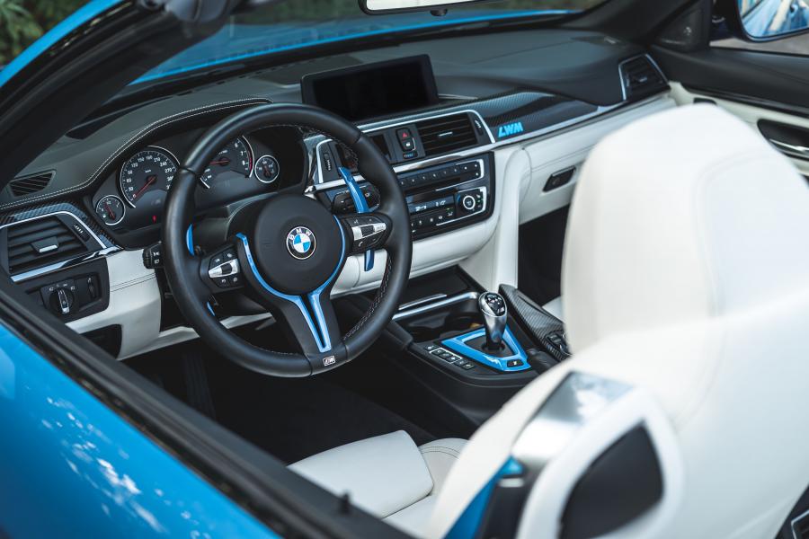 Интерьер BMW M4 MH4 700 LW Convertible by Manhart Racing (F83) 2018 года  (фото 9 из 11)